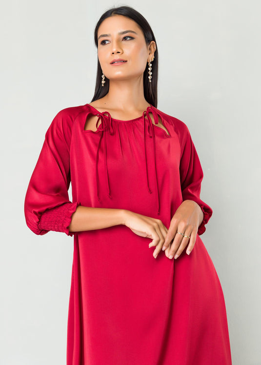 Keyhole detailed dress with smocked sleeve