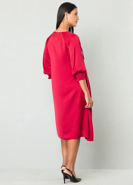 Keyhole detailed dress with smocked sleeve