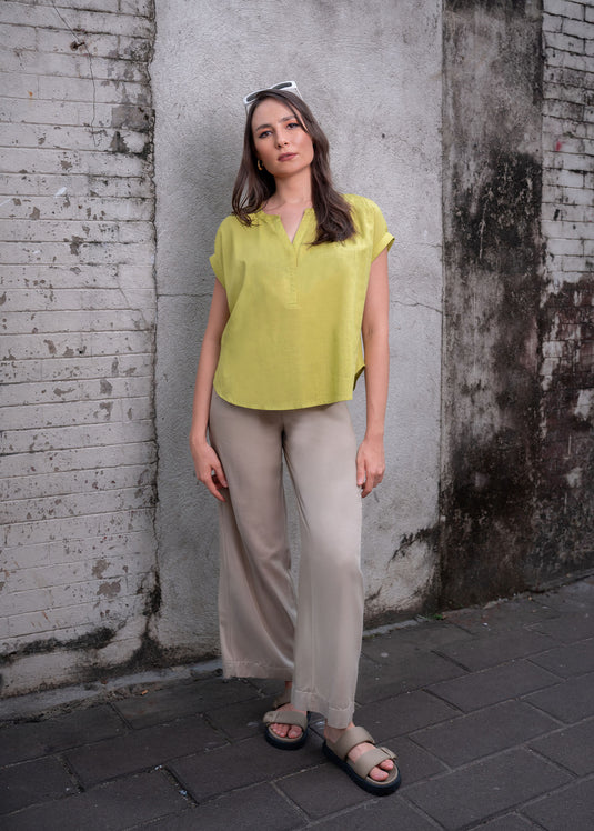 Wide leg pant with front pleats