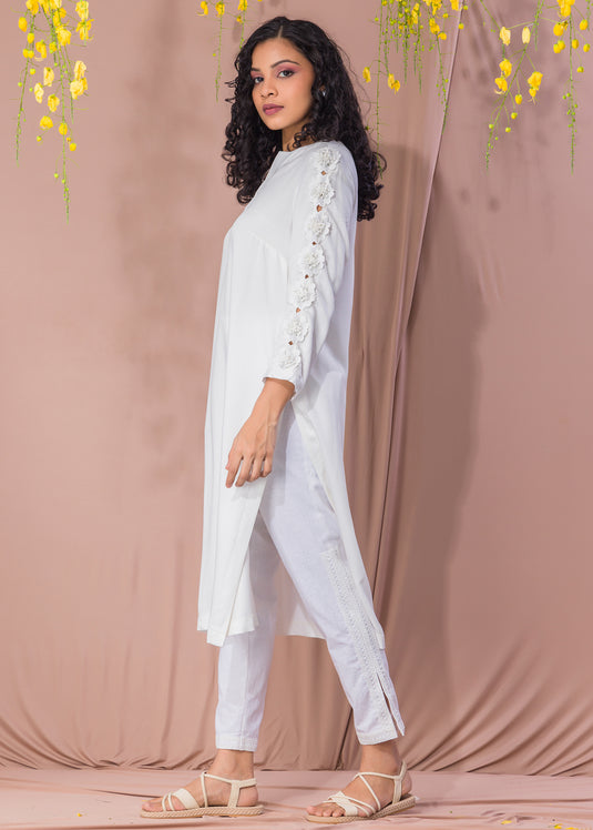 White Kurtha Top With Lace Detail On Sleeves