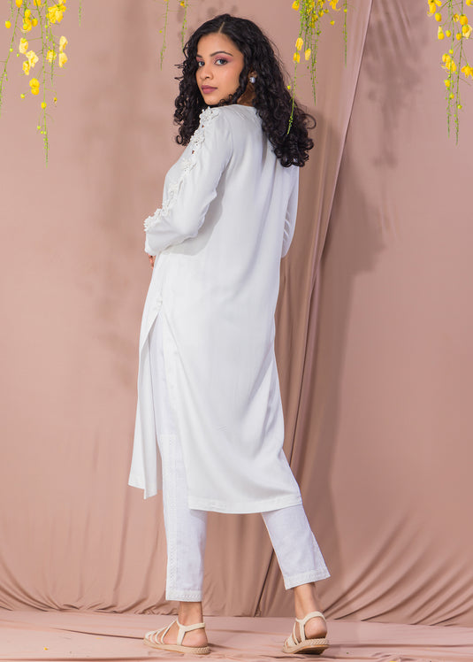 White Kurtha Top With Lace Detail On Sleeves