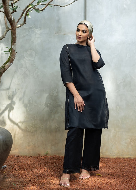 Basic kurtha top with contrast piping detail