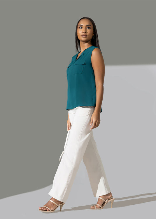Sleeveless blouse with pockets