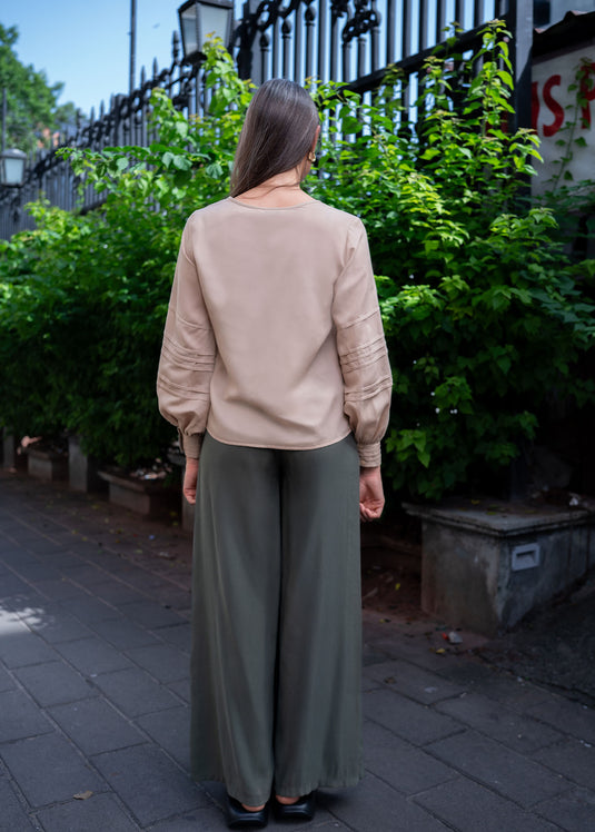 Long sleeve pintuck detailed blouse
