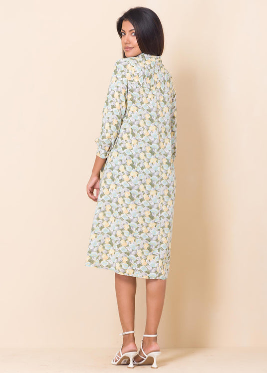 Printed volumy dress with collar