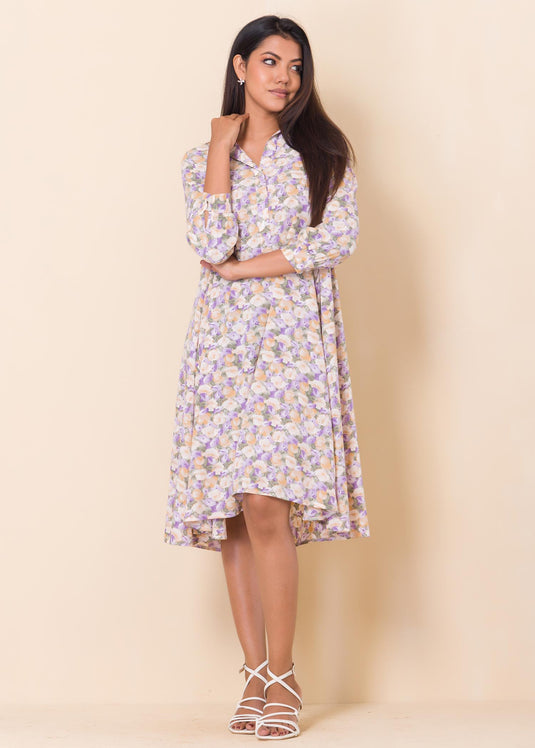 Printed volumy dress with collar