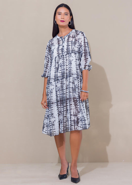 Tiered dress with short placket