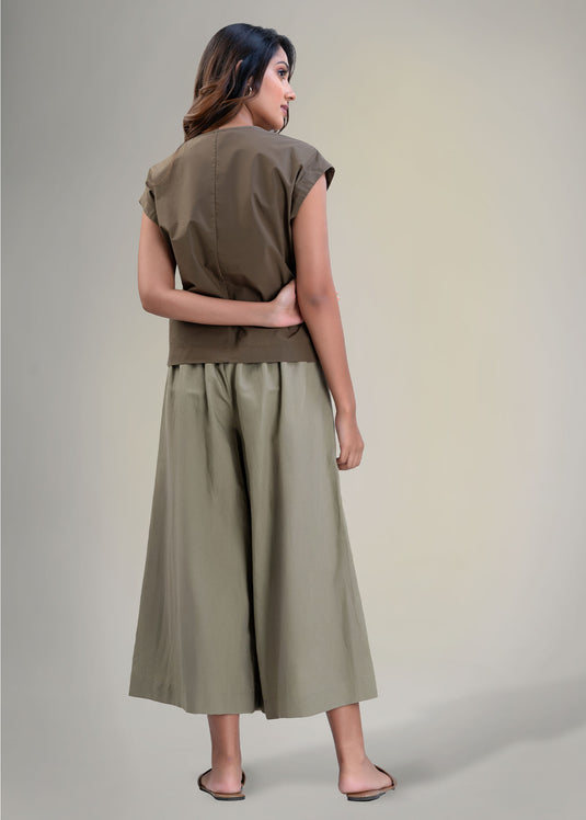 Flap collar basic blouse