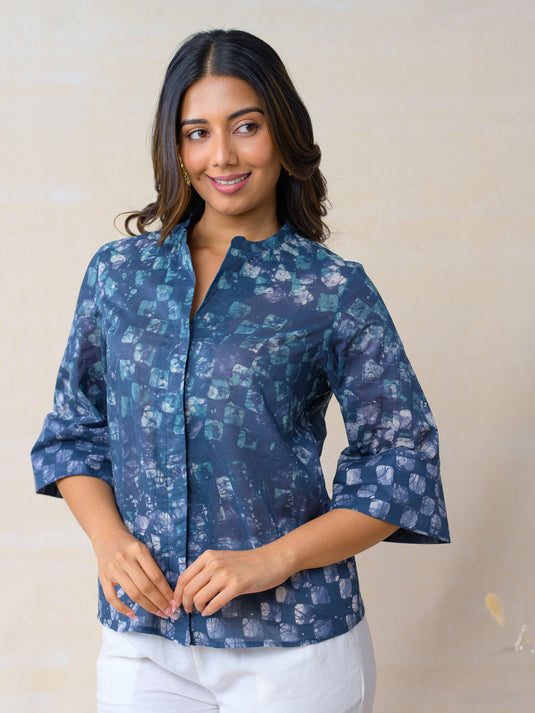 Cuff detailed bell sleeve batik top