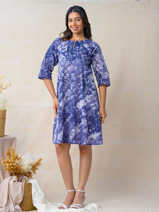 Raglan sleeve detailed A-line batik dress