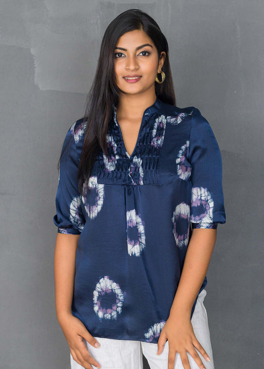 Bangled shaped detaild pintuck blouse