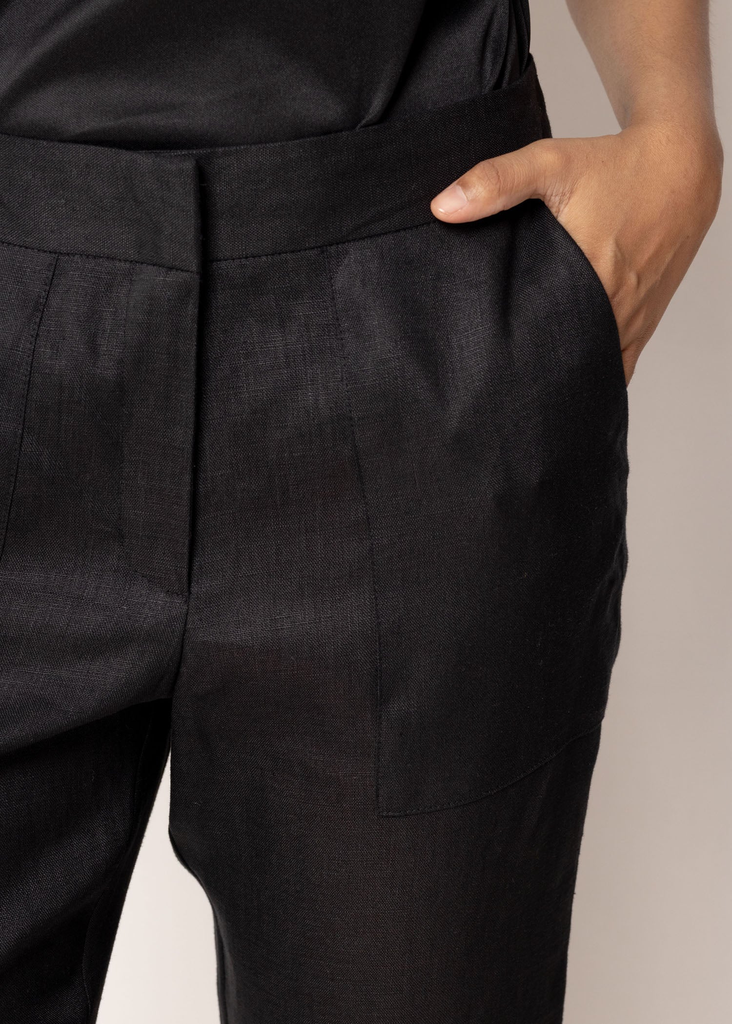 Front Pocket Detailed Pant