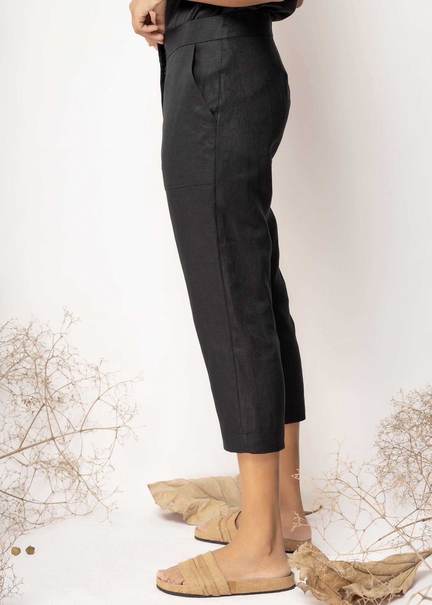 Front Pocket Detailed Pant