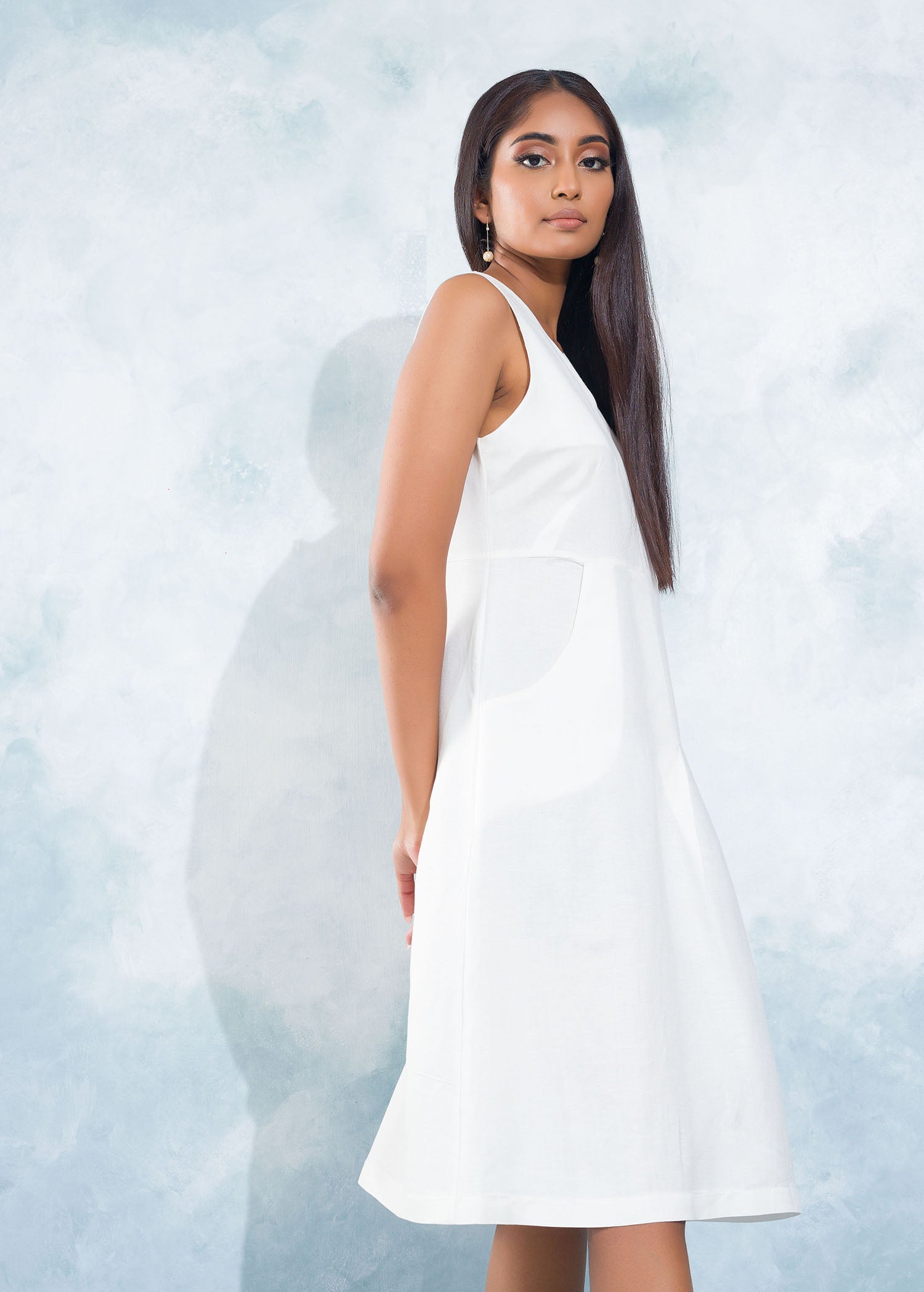 Box Pleated Sleeveless Dress (White)