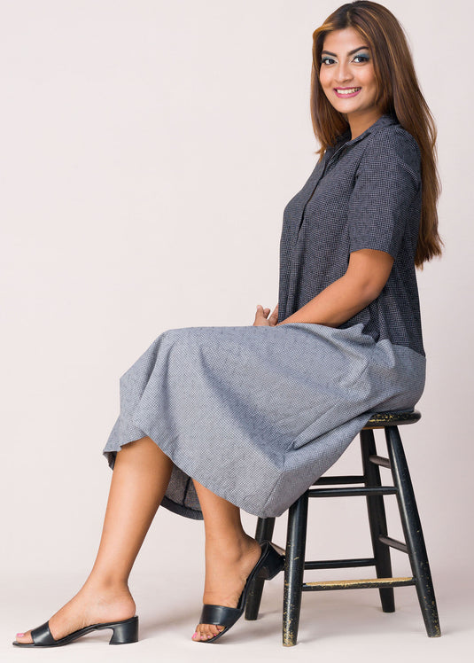 Collar Detailed Contrast Flared Dress