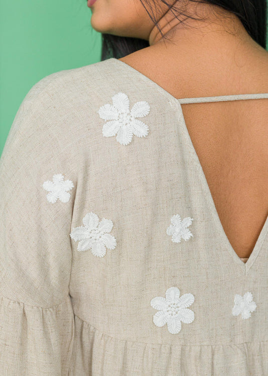 APPLIQUE DETAIL V-NECK BLOUSE