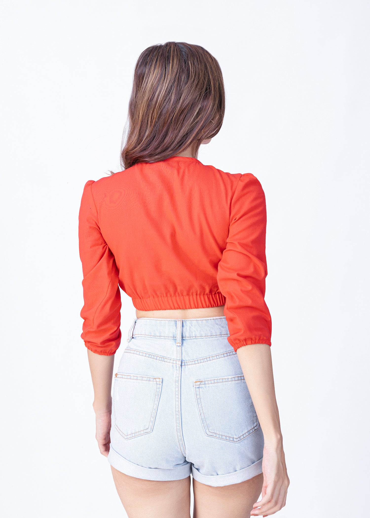 Front twisted sleeve gather crop top
