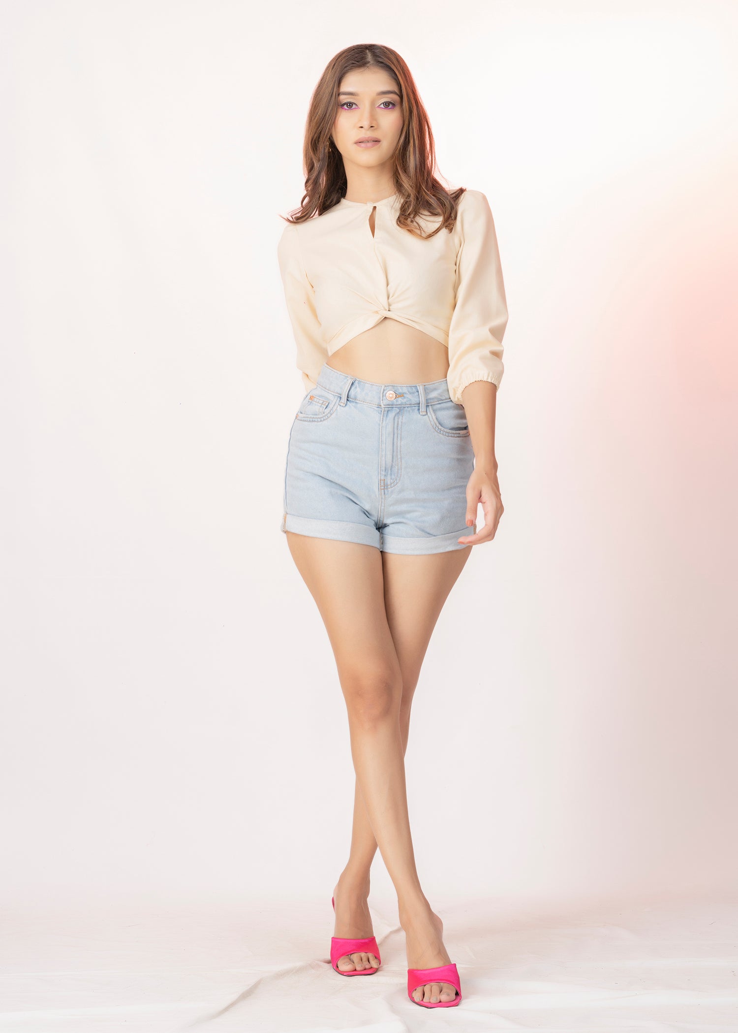 Front twisted sleeve gather crop top