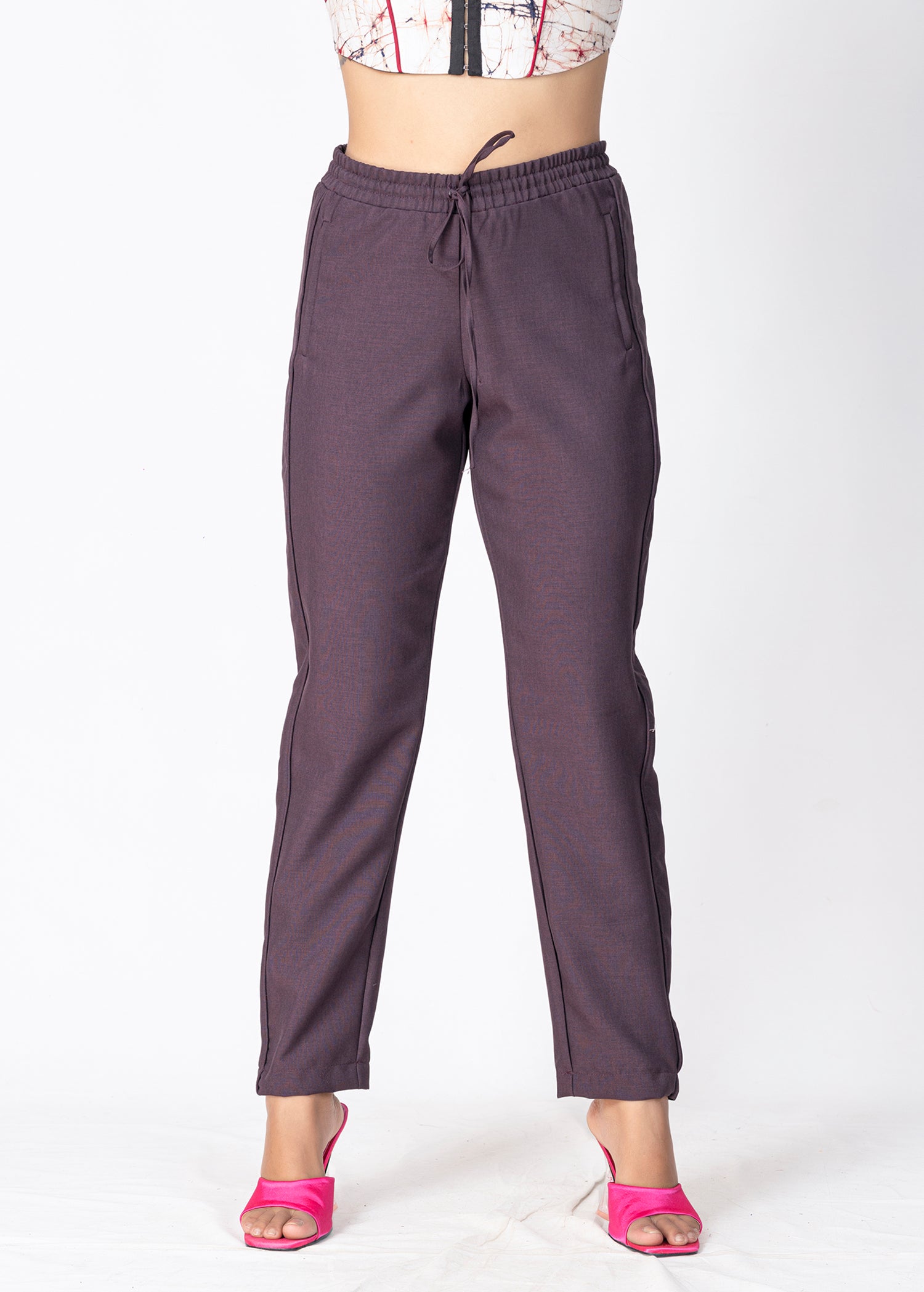 Side seam detailed straight pant
